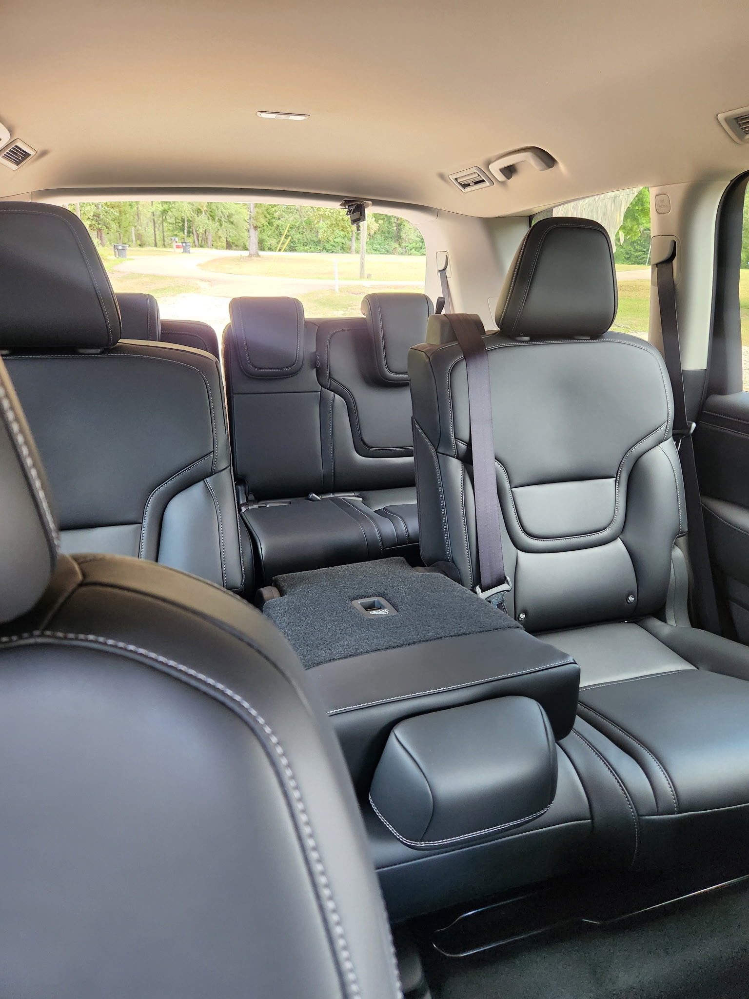 Used 2026 Nissan Armada SV RWD image 1