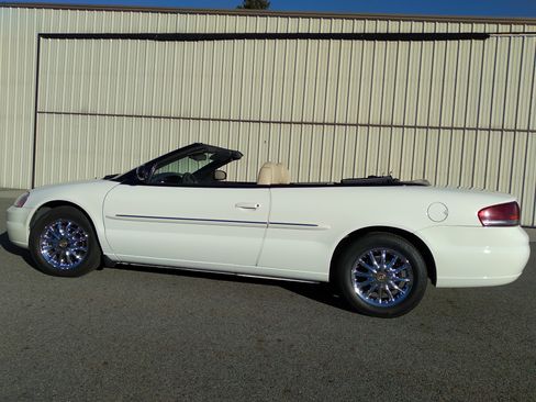Used 2002 Chrysler Sebring Limited image 9
