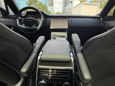 Used 2024 Land Rover Range Rover SE AWD/4WD image 18