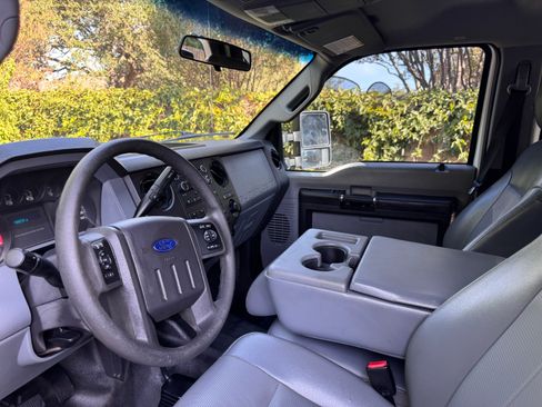 Used 2015 Ford F250 XL w/ Power Equipment Group AWD/4WD image 8