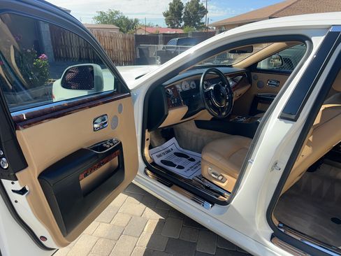 Used 2013 Rolls-Royce Ghost RWD image 4