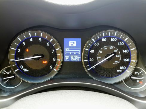 Used 2016 INFINITI Q70 L 3.7 w/ Deluxe Touring Package image 26