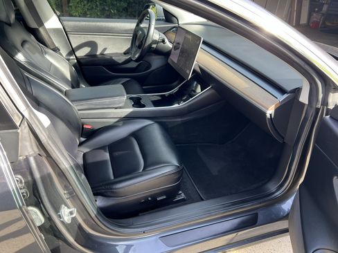 Used 2018 Tesla Model 3 Long Range image 21