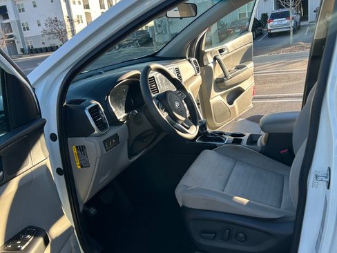 Used 2021 Kia Sportage LX w/ LX Fwd Popular Package image 6