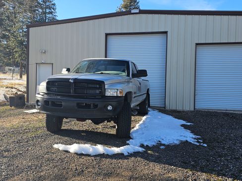 Used 1998 Dodge Ram 2500 Truck 4x4 Quad Cab image 2