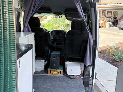 Used 2018 Mercedes-Benz Sprinter 2500 image 14