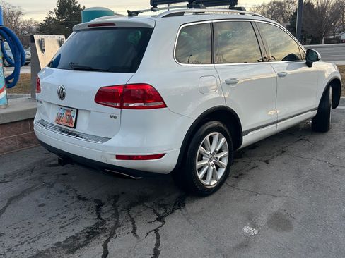 Used 2013 Volkswagen Touareg Sport image 4