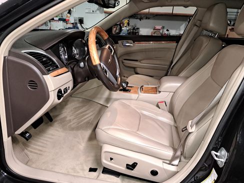 Used 2014 Chrysler 300 C w/ Light Group image 26