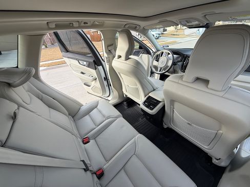 Used 2025 Volvo XC60 B5 Ultra w/ Protection Package Premier image 19