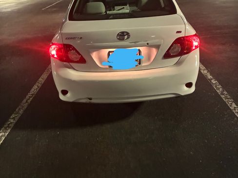 Used 2009 Toyota Corolla FWD image 2