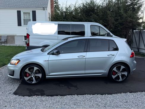Used 2017 Volkswagen GTI Autobahn FWD image 9