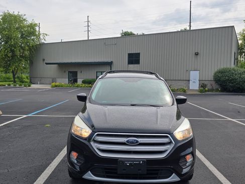 Used 2018 Ford Escape SE w/ SE Sync 3 Package FWD image 1
