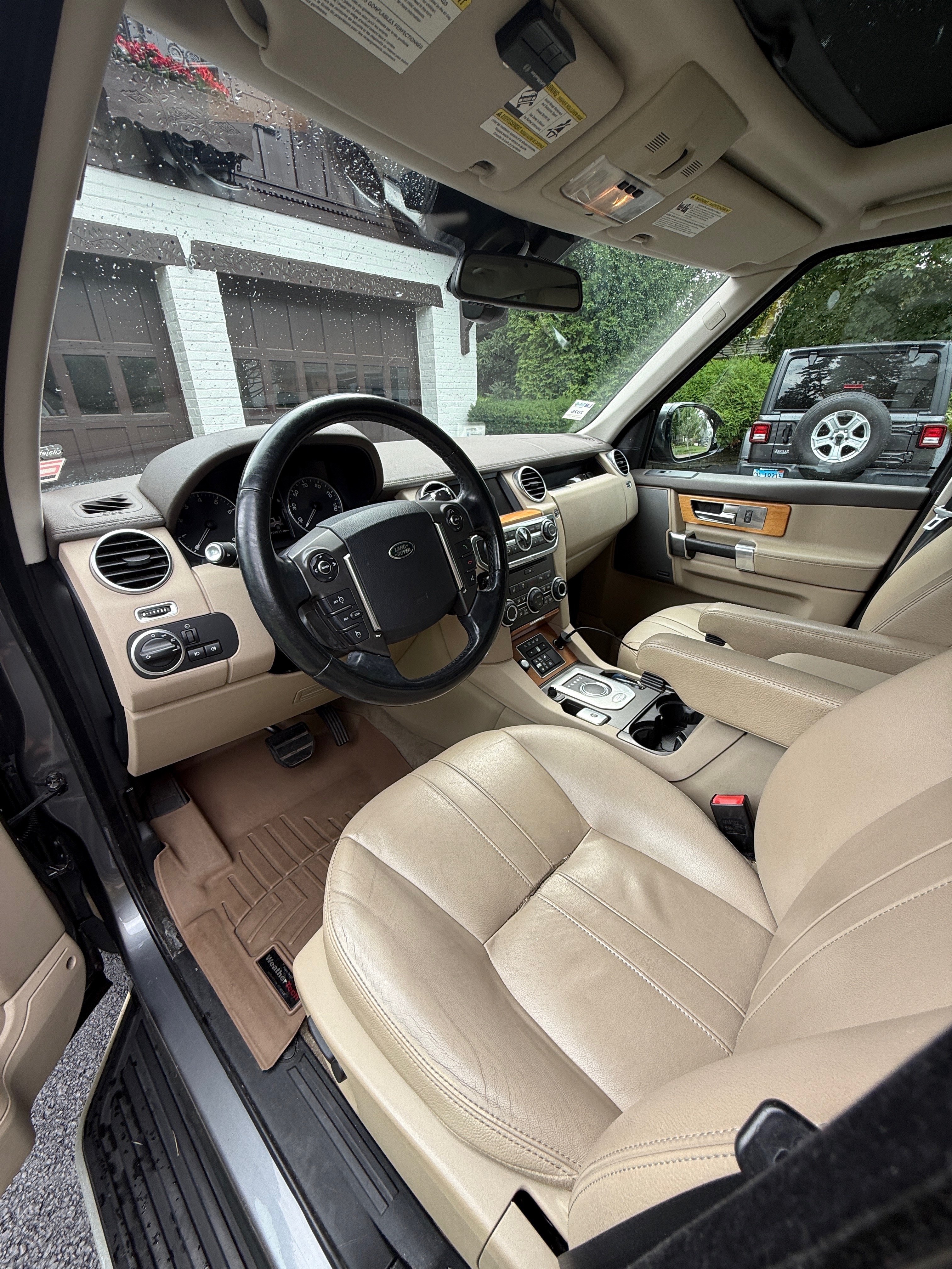 Used 2015 Land Rover LR4 HSE AWD/4WD image 19