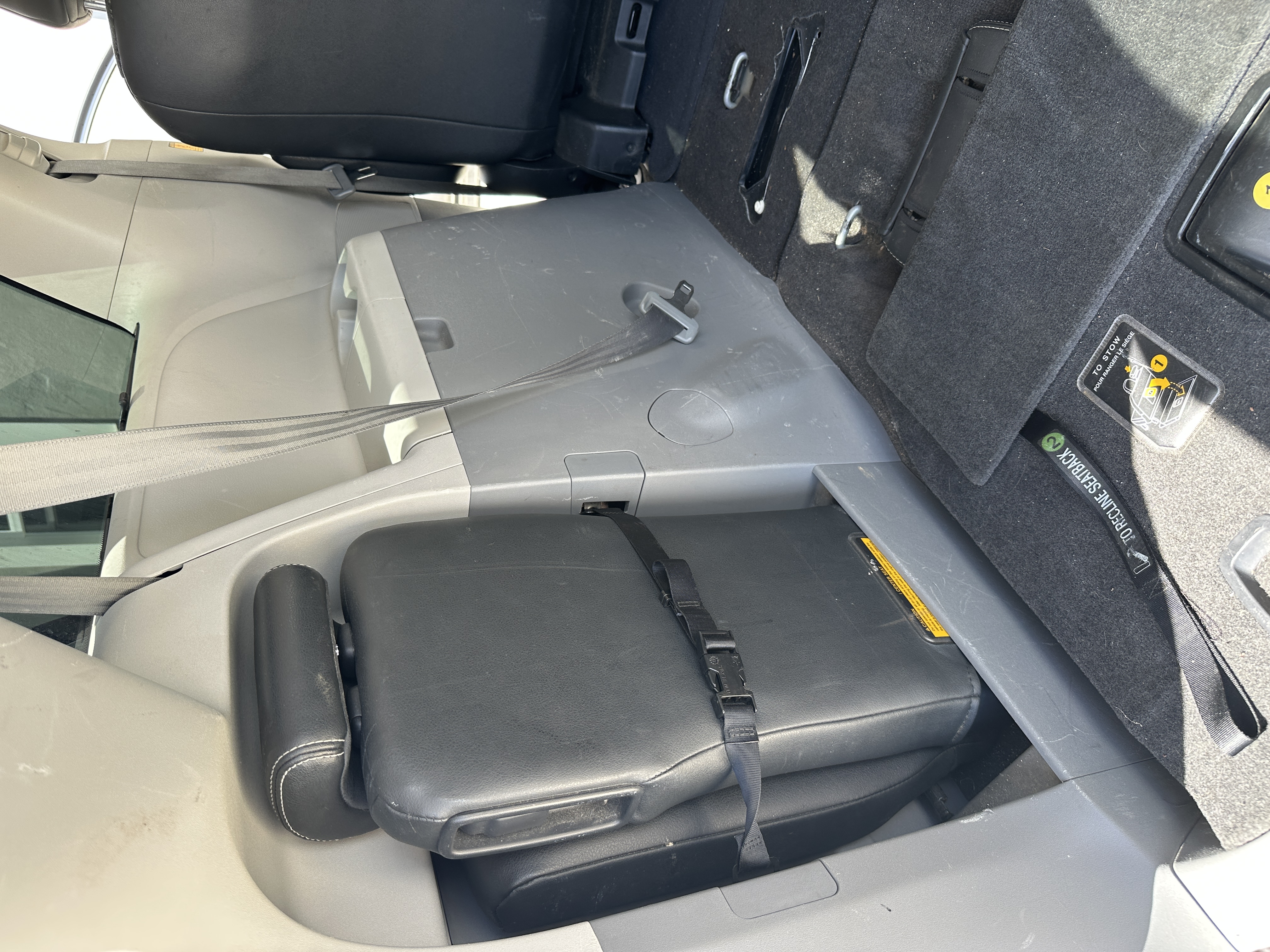 Used 2013 Toyota Sienna SE FWD image 28