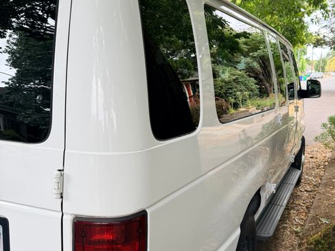 Used 2006 Ford E-350 and Econoline 350 XLT RWD image 10