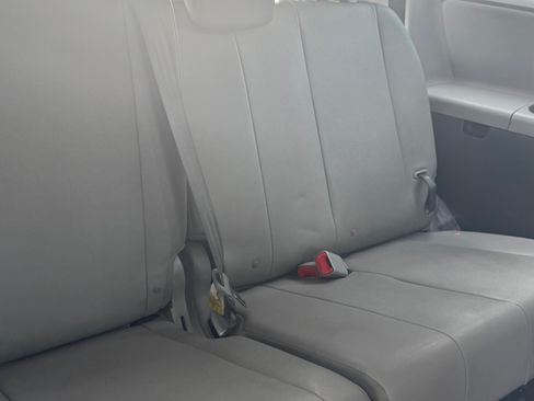 Used 2015 Toyota Sienna XLE image 8