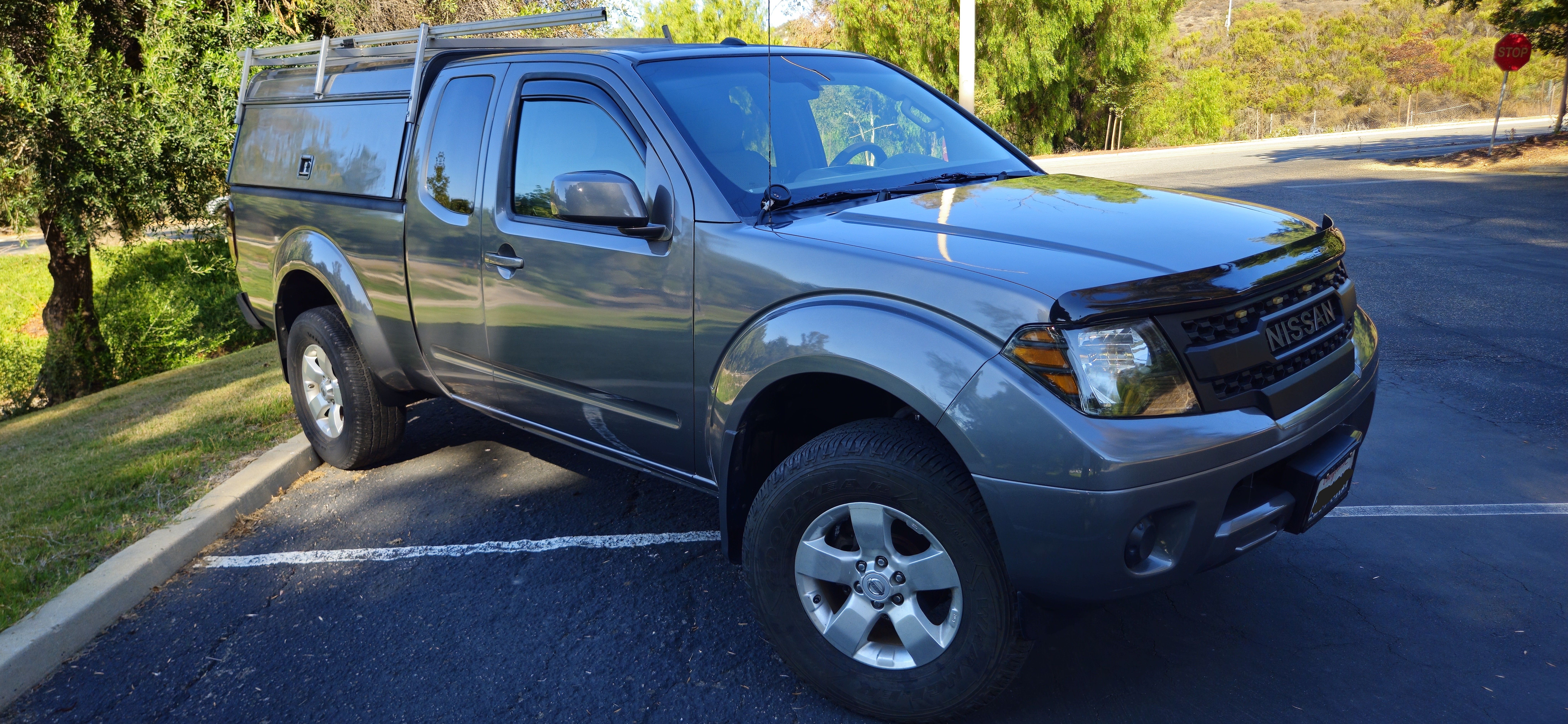 Used 2013 Nissan Frontier SV RWD image 1