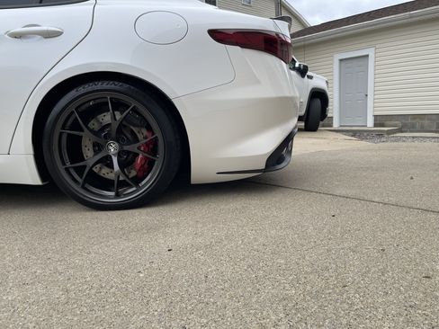 Used 2020 Alfa Romeo Giulia Quadrifoglio image 4