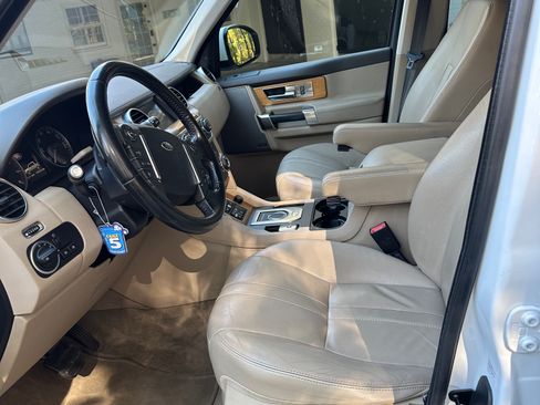 Used 2016 Land Rover LR4 HSE Silver Edition image 2