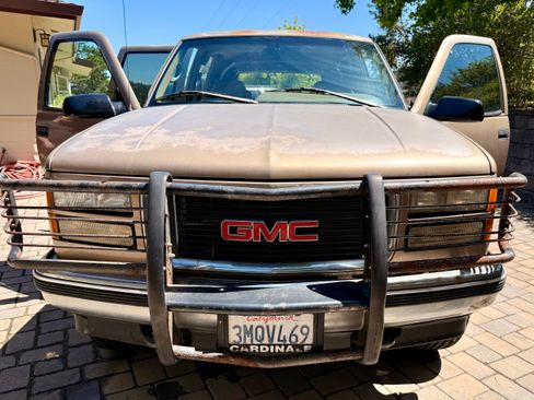 Used 1995 GMC Suburban 4WD image 6