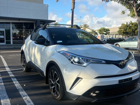 Used 2019 Toyota C-HR XLE FWD image 5