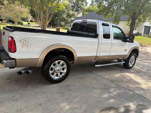 Used 2011 Ford F250 Lariat w/ Lariat Interior Pkg AWD/4WD image 2