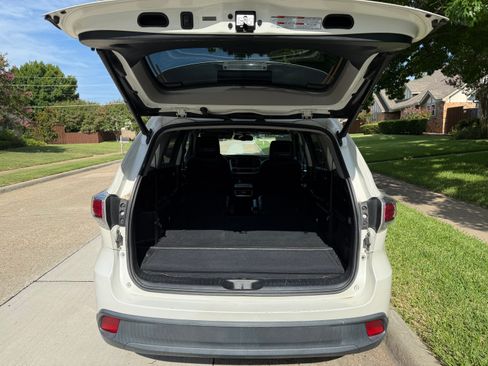 Used 2014 Toyota Highlander XLE FWD image 5