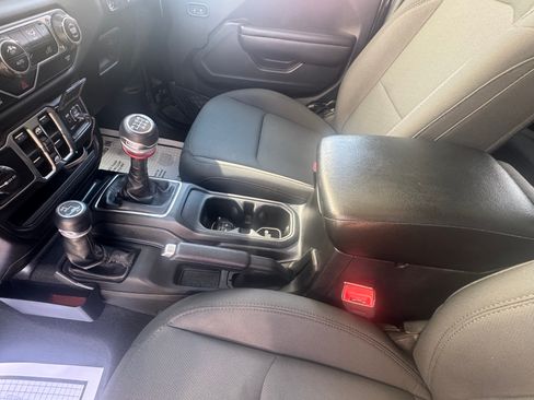Used 2018 Jeep Wrangler Unlimited Sport S AWD/4WD image 28
