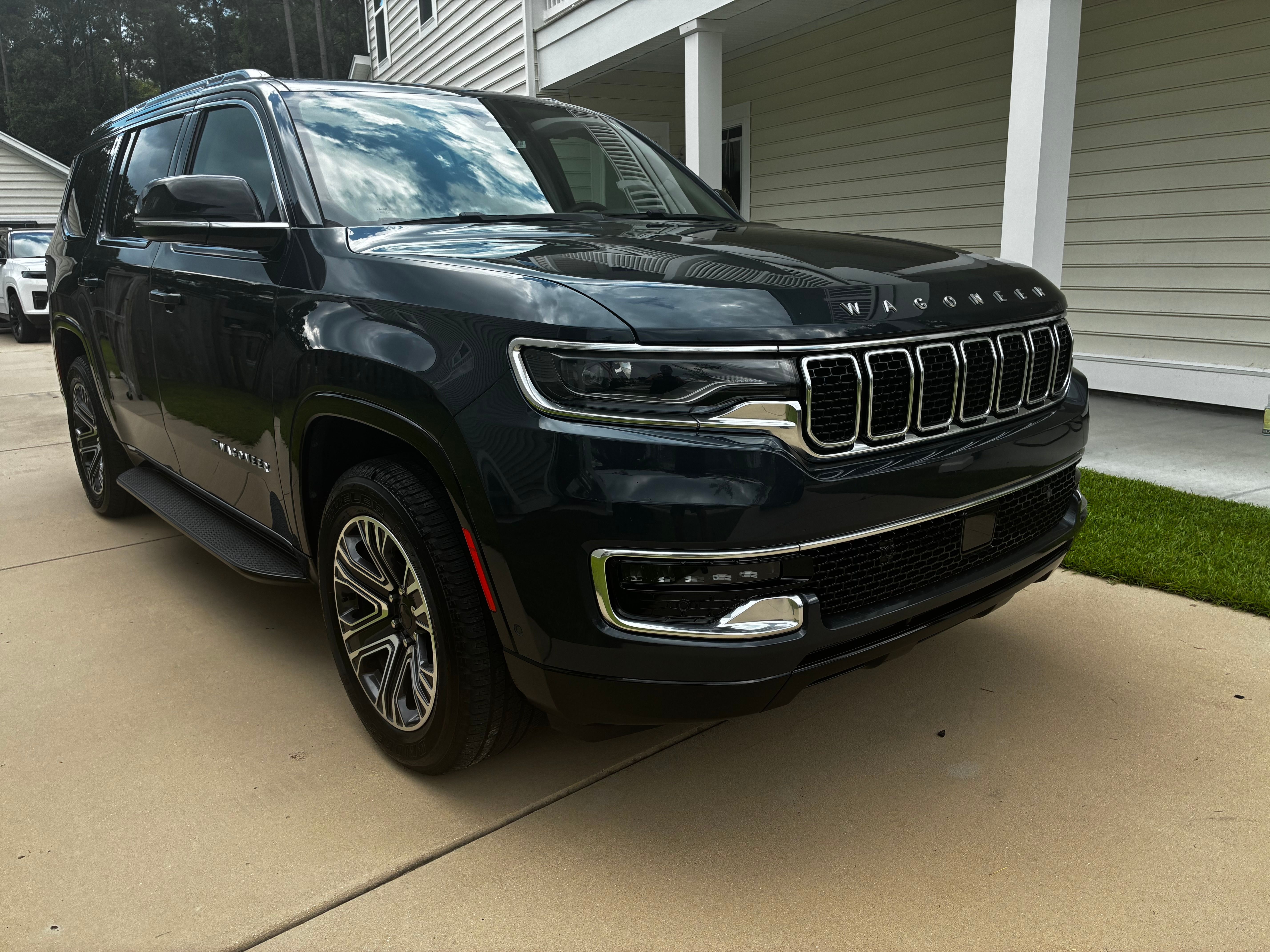 Used 2023 Jeep Wagoneer 2WD w/ Premium Group I image 8