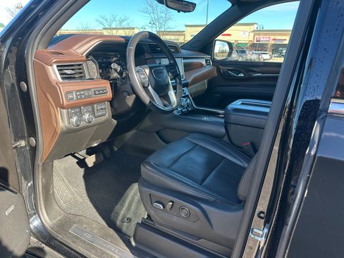 Used 2021 GMC Yukon Denali w/ Denali Ultimate Package image 9