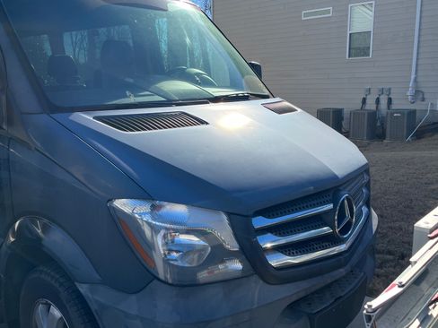 Used 2016 Mercedes-Benz Sprinter 2500 image 16