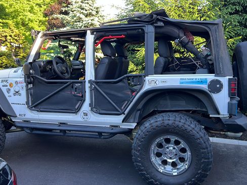 Used 2012 Jeep Wrangler Unlimited Sport image 1