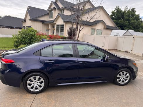 Used 2025 Toyota Corolla LE FWD image 5
