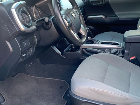 Used 2020 Toyota Tacoma SR5 image 10