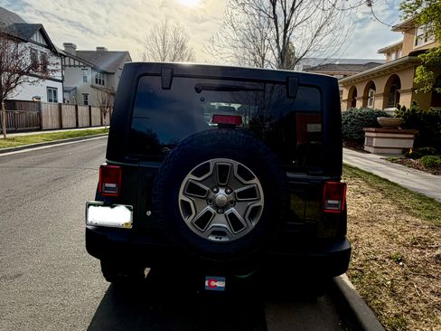 Used 2015 Jeep Wrangler Unlimited Rubicon w/ Connectivity Group image 5