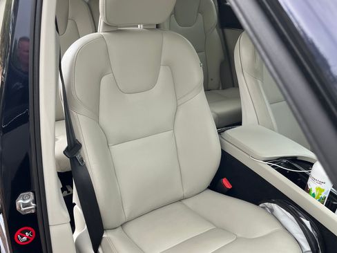 Used 2016 Volvo XC90 T6 Momentum w/ Momentum Plus Package AWD/4WD image 23