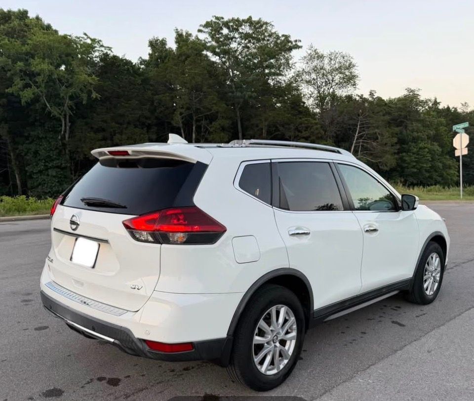 Used 2020 Nissan Rogue SV FWD image 4