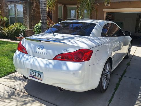 Used 2010 INFINITI G37 Convertible w/ Premium Pkg RWD image 2