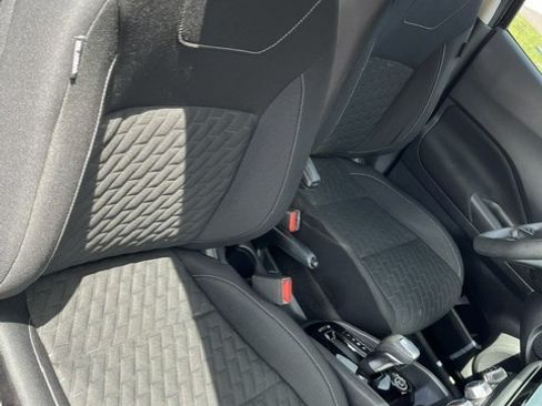 Used 2022 Nissan Kicks S FWD image 11
