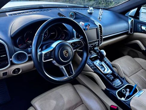 Used 2016 Porsche Cayenne image 18