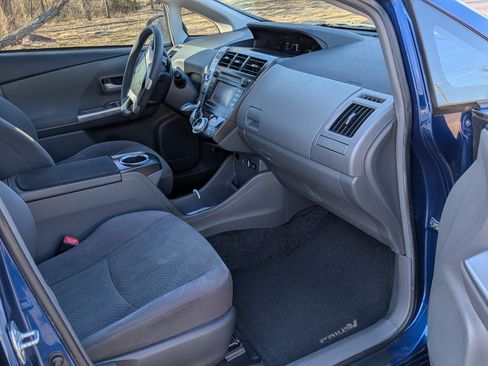 Used 2014 Toyota Prius V Three image 6