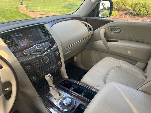 Used 2016 INFINITI QX80 4WD w/ Driver's Assistance Package image 6