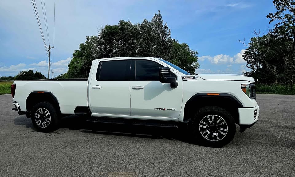 Used 2020 GMC Sierra 2500 AT4 w/ AT4 Premium Package AWD/4WD image 1