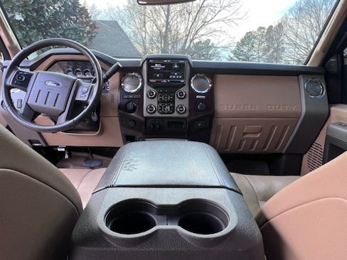 Used 2014 Ford F250 Lariat w/ Lariat Interior Package image 27