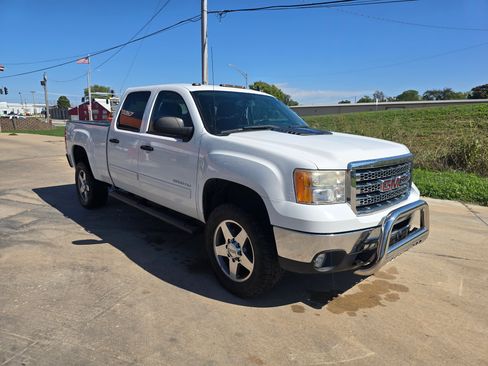 Used 2012 GMC Sierra 2500 SLE w/ SLE Preferred Package image 2
