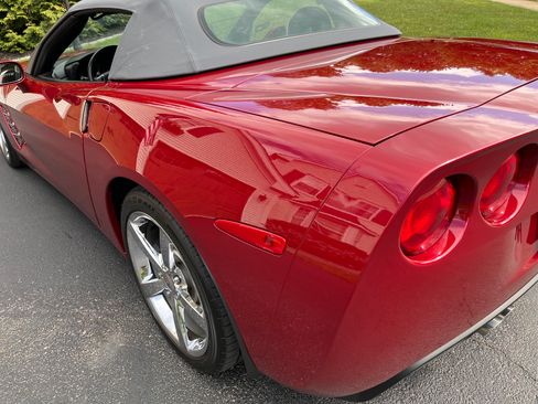 Used 2010 Chevrolet Corvette Convertible w/ Preferred Equipment Group RWD image 12