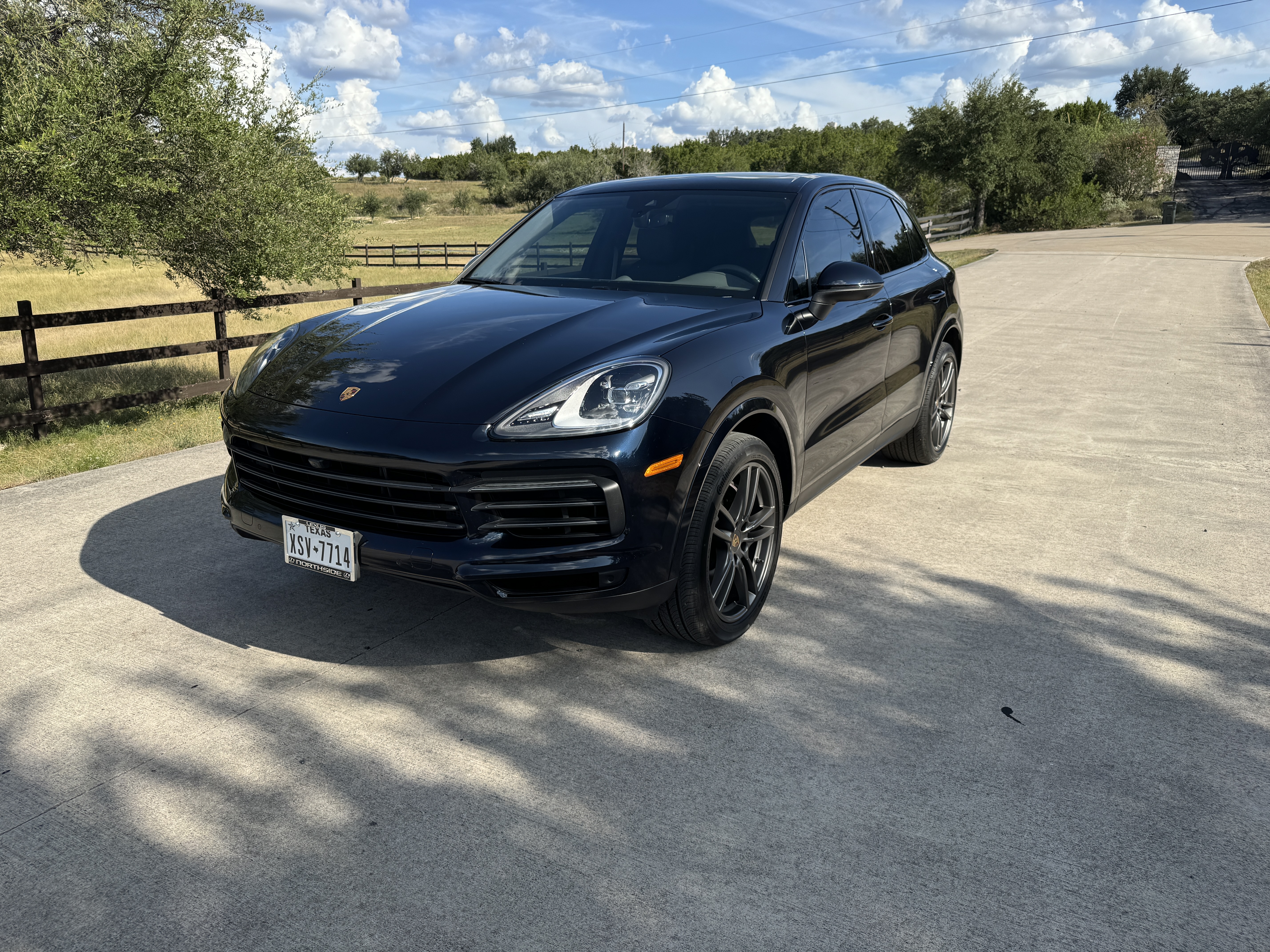 Used 2022 Porsche Cayenne Platinum Edition AWD/4WD image 1