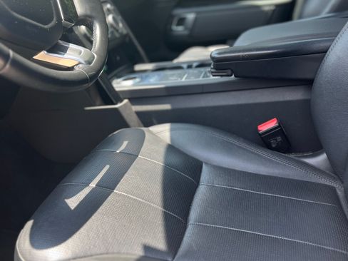 Used 2020 Land Rover Discovery SE image 8