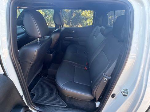 Used 2023 Toyota Tacoma TRD Off-Road w/ TRD Premium Off Road Package AWD/4WD image 11