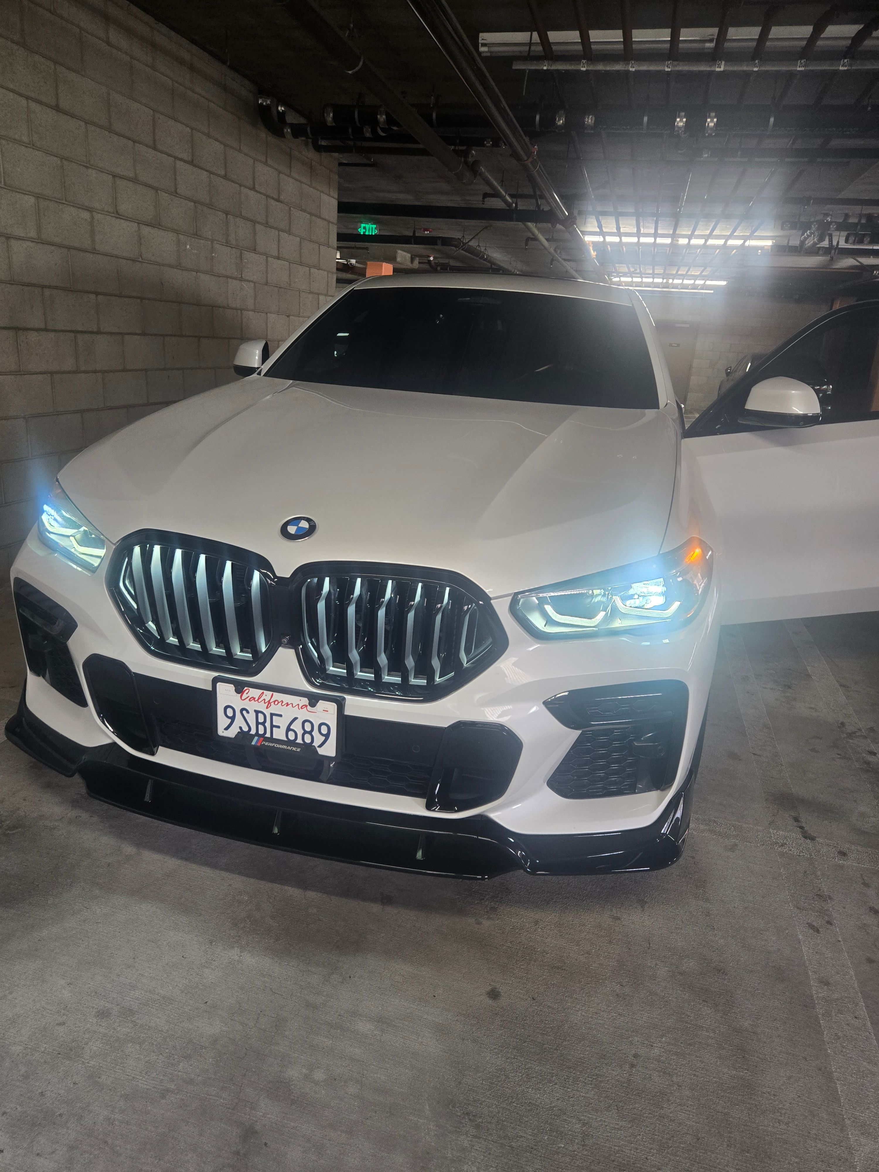 Used 2022 BMW X6 M50i AWD/4WD image 1